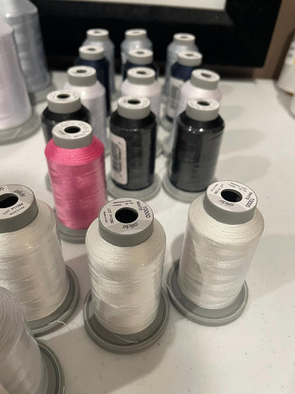 Glide 40wt Polyester Thread 1,100 yd Mini King Spool - Longarm Thread - Quilting Thread - Ray of Sonshine Design