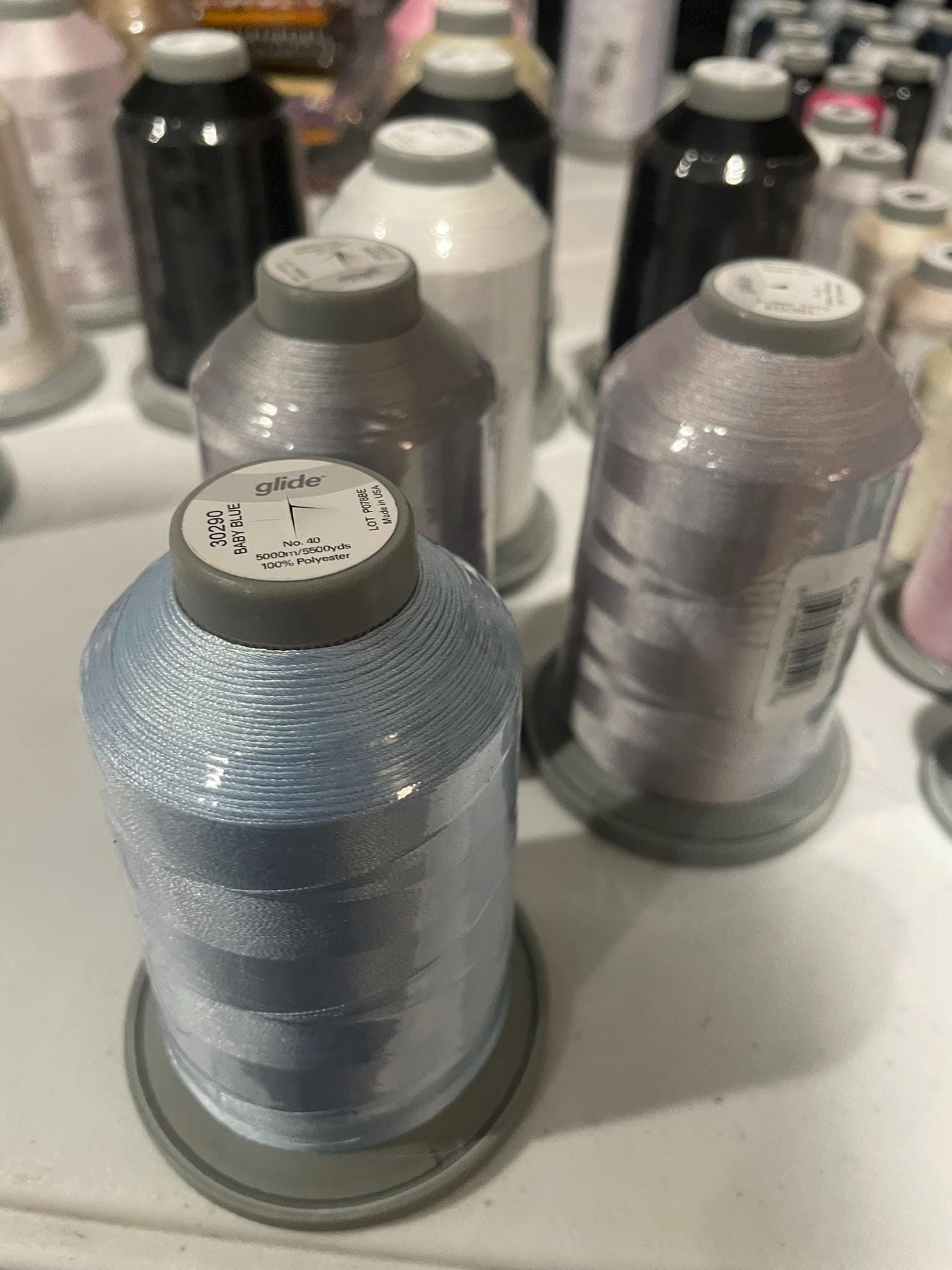 Glide 40wt Polyester Thread 5,500 yd King Spool Light Grey - Longarm Quilting Thread - 450 - 17543 - Ray of Sonshine Design