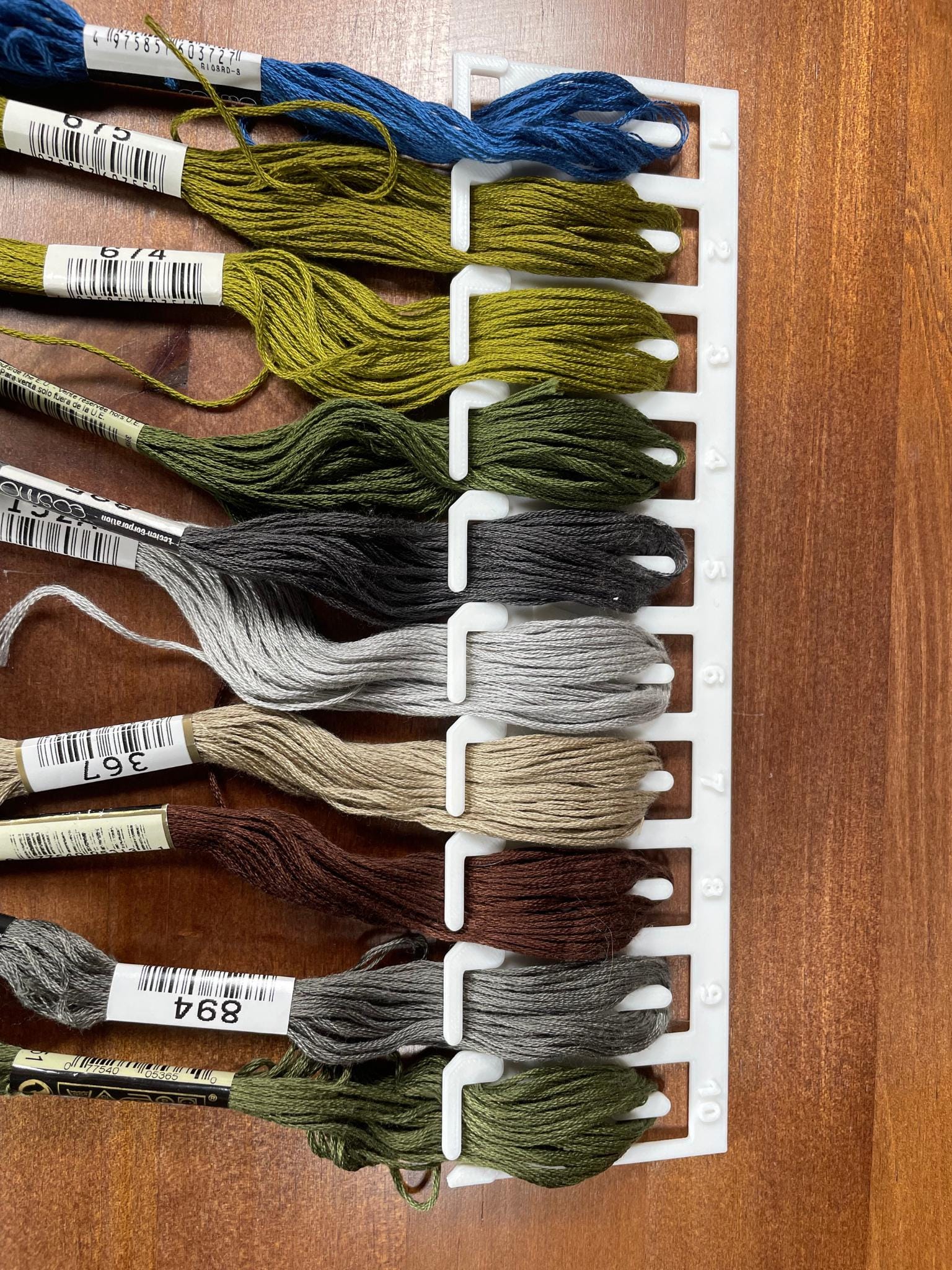 Yarn / Floss Organizer holds up to 40 fibers (10 per card), Embroidery Card, Thread Organizer for Cross Stitch Embroidery or Needlepoint - Ray of Sonshine Design